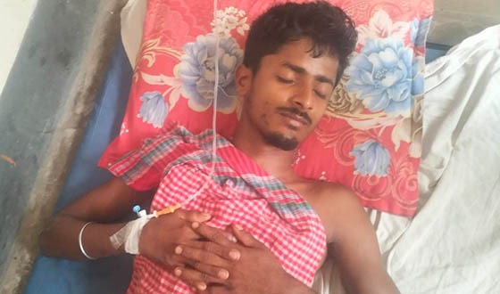 ব্যবসায়ীকে মারধর করে টাকা ছিনতাই
