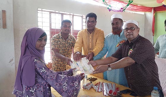 হিলিতে দাখিল পরীক্ষার্থীদের বিদায় ও ৬ষ্ঠ শিক্ষার্থীদের বরণ অনুষ্ঠান