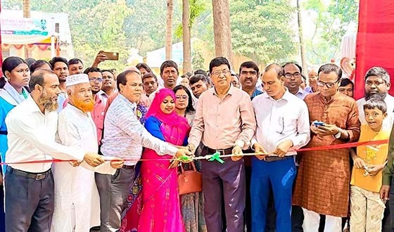 চিরিরবন্দরে বিজ্ঞান মেলার উদ্বোধন