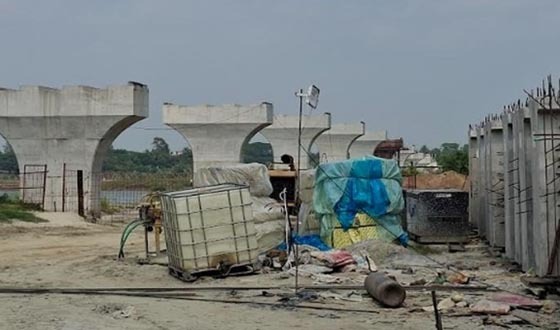 গজারিয়ায় চাঁদার দাবিতে সেতু নির্মাণ কাজ বন্ধের অভিযোগ