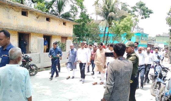 উলাশী জিয়ার খাল পরিদর্শনে প্রতিমন্ত্রী ফরহাদ হোসেন আজাদ