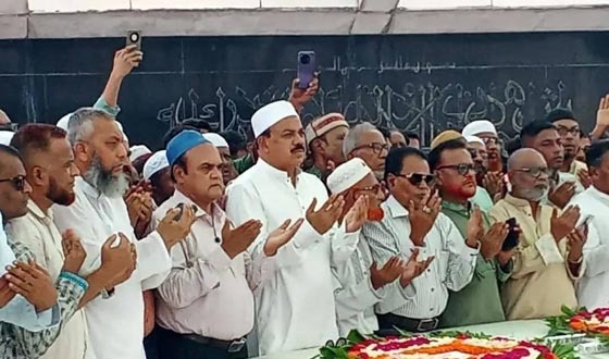 সীতাকুণ্ডে জিয়াউর রহমান ও বেগম খালেদা জিয়ার মাজার জিয়ারত