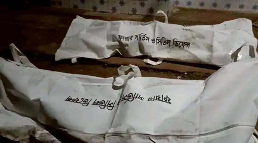 দিনাজপুরে আগুনে পুড়ে দম্পতির মৃত্যু, ঘর থেকে উদ্ধার মরদেহ