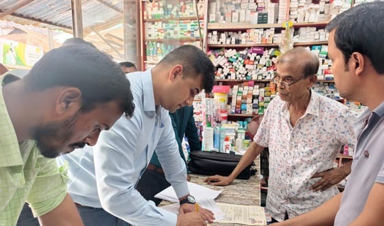 কলাপাড়ায় চার ফার্মেসি মালিককে জরিমানা
