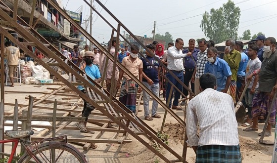 রাণীনগরে শতাধীক অবৈধ স্থাপনা উচ্ছেদ