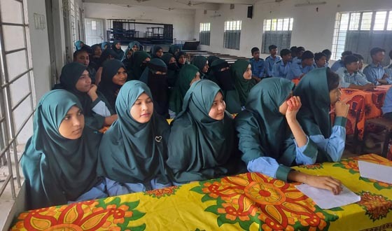 বর্তমান বিশ্বে শিক্ষার্থীদের বাস্তবধর্মী জ্ঞান অর্জন অত্যন্ত জরুরি