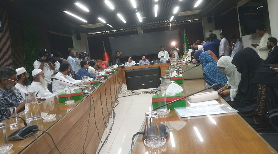 সংরক্ষিত নারী আসন: ইসির কাছে মনোনয়ন জমা দিচ্ছে প্রার্থীরা