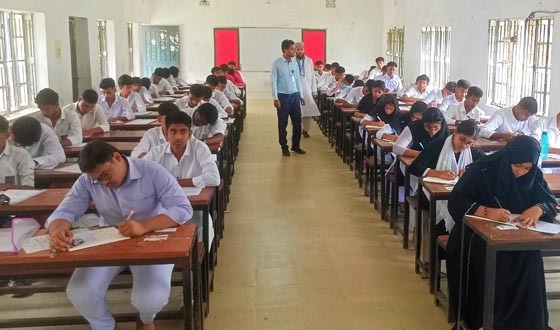 কাউখালীতে উৎসবমুখর পরিবেশে এসএসসি ও সমমানের পরীক্ষা শুরু