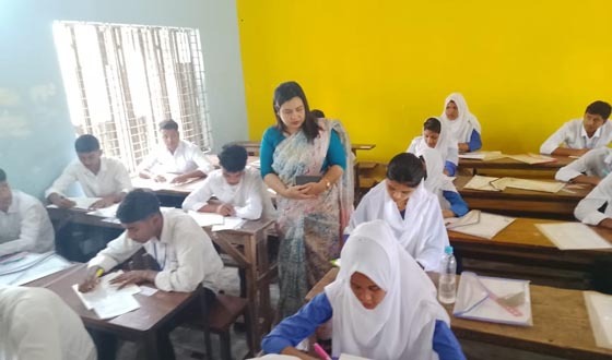 বাবুগঞ্জে সুষ্ঠুভাবে প্রথম দিনের এসএসসি পরীক্ষা, অনুপস্থিত ৩৭