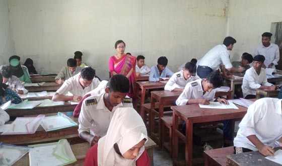 মোল্লাহাটে সুশৃঙ্খল পরিবেশে এসএসসি ও সমমানের পরীক্ষা শুরু