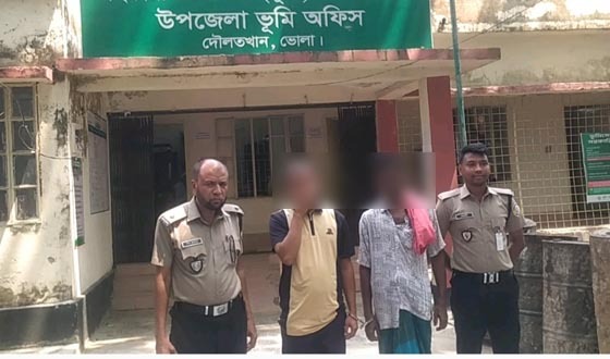 দৌলতখানে গাঁজাসহ আটক ২