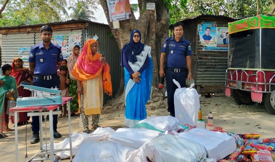 রাণীনগরে অর্ধলাখ টাকার নকল জুস ও পন্য ধংস, জরিমনা