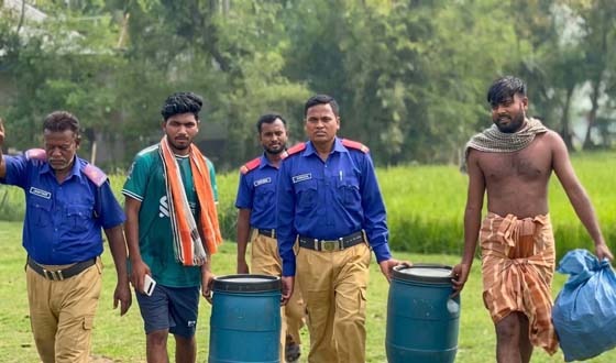 ধামইরহাটে ধান ক্ষেতে উদ্ধার হলো চোলাইমদ