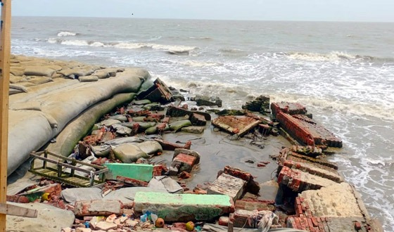 কুয়াকাটা সৈকতের ভাঙ্গনরোধে স্থায়ী প্রতিরক্ষা প্রকল্প বাস্তবায়ন অনিশ্চিত