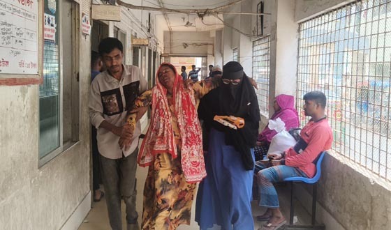তেওয়ারীগঞ্জে সন্ত্রাসী হামলা, আহত বাদী রুনা আক্তার