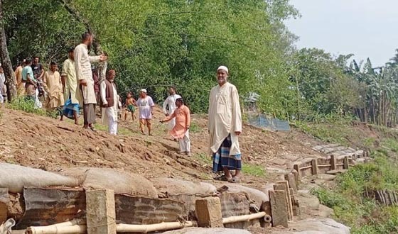টেকসই বাঁধ না থাকায় ভোগাই নদীর ভাঙনে ভোগান্তি