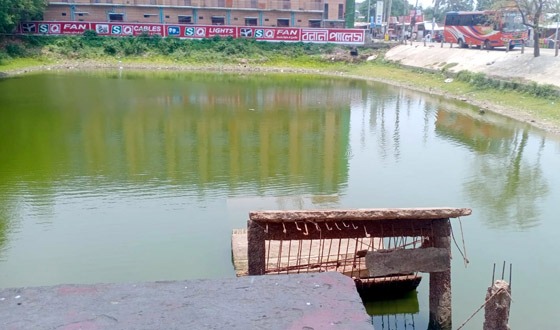 কুয়াকাটায় খাসপুকুরটি সংরক্ষণ করার দাবি, পাড়সহ ঘাটলা বিধ্বস্ত