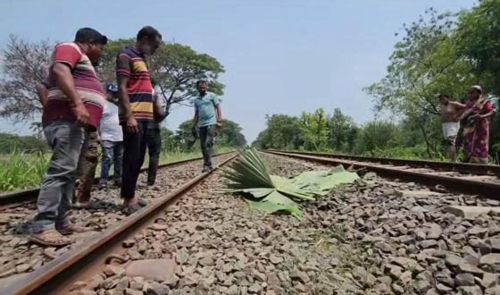 অজ্ঞাত যুবককে হত্যার পর রেললাইনের উপর ফেলে রাখে