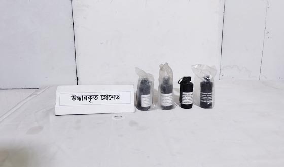 রাজধানীর কামরাঙ্গীরচরে পরিত্যক্ত অবস্থায় পুলিশের লুন্ঠিত ৪ টি গ্রেনেড উদ্ধার