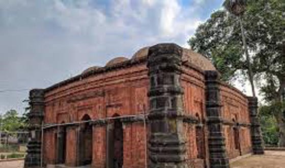কালীগঞ্জের সাতগাছিয়া মসজিদ ইতিহাসের স্বাক্ষী হয়ে দাড়িয়ে আছে
