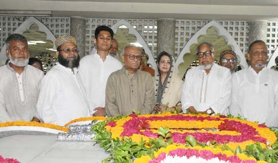বিএনপি সহ বিভিন্ন সংগঠন শেরে বাংলার সমাধিতে শ্রদ্ধা নিবেদন