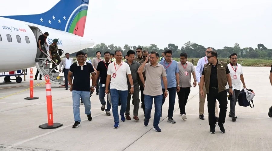 যশোর পৌঁছলেন প্রধানমন্ত্রী, করবেন খাল খনন উদ্বোধন