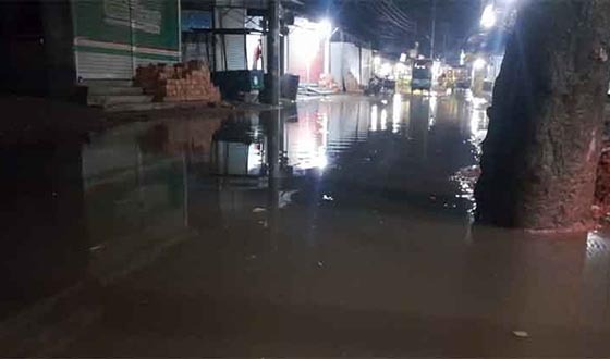 ঝিনাইগাতী কলেজ রোডে সামান্য বৃষ্টিতে জলাবদ্ধতা