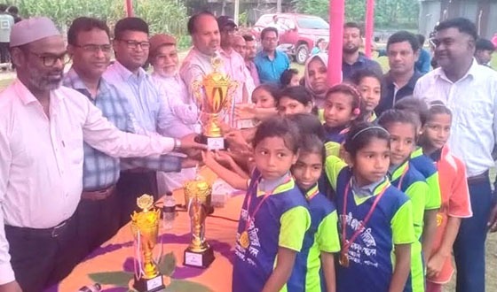 চাটমোহরে প্রাথমিক বিদ্যালয় গোল্ডকাপ ফুটবল টুর্ণামেন্টের ফাইনাল