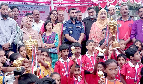 মহাদেবপুরে ফুটবলে জোয়ানপুর ও শালগ্রাম চ্যাম্পিয়ন