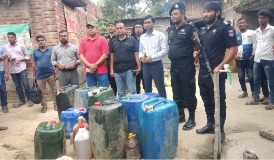 রাজশাহীতে অবৈধভাবে মজুদ করা ডিজেল ও পেট্রোল জব্দ