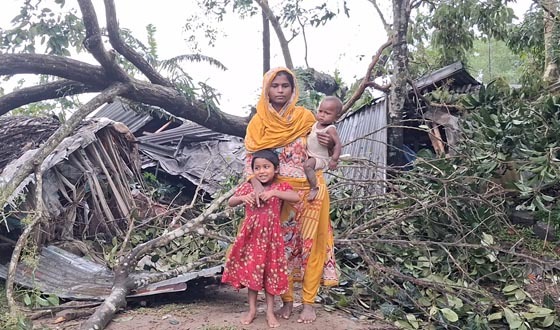 কালবৈশাখী কেড়ে নিল মাথা গোঁজার ঠাঁই, আশ্রয় প্রতিবেশীর বাড়িতে