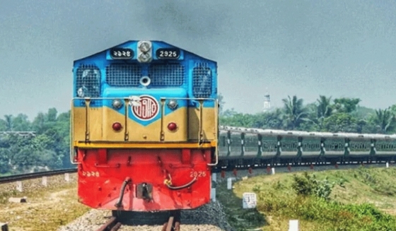 রাজশাহীতে চলন্ত ট্রেনের ছাদ থেকে  পড়ে কৃষি শ্রমিকের মৃত্যু