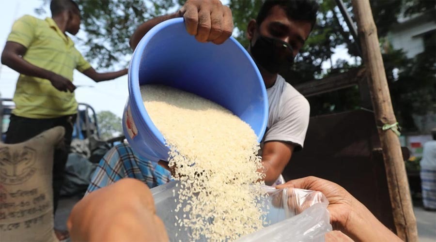 ১৫ টাকা কেজিতে ৩০ কেজি চাল পাবেন ৫৫ লাখ কার্ডধারী