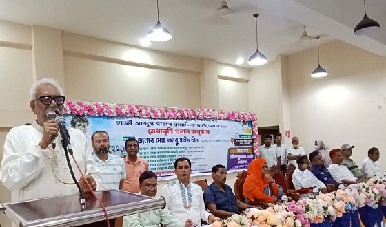 মেধাবী শিক্ষার্থীদের পাশে দাঁড়ানো আমাদের নৈতিক দায়িত্ব : এমপি চাঁদ