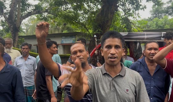 পিরোজপুর শিক্ষকের বিরুদ্ধে অভিযোগ তদন্তের সময় দুই পক্ষের সংঘর্ষ