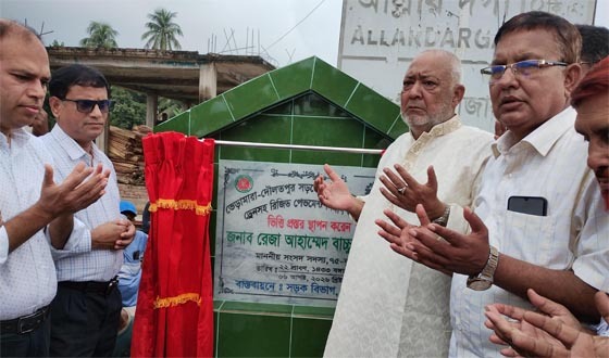 দৌলতপুরে সড়ক নির্মাণ ও ড্রেনেজ কাজের শুভ উদ্বোধন