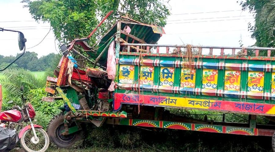 গুরুদাসপুরে বাস-নছিমনের মুখোমুখি সংঘর্ষ, নিহত ৩ গরু ব্যবসায়ী