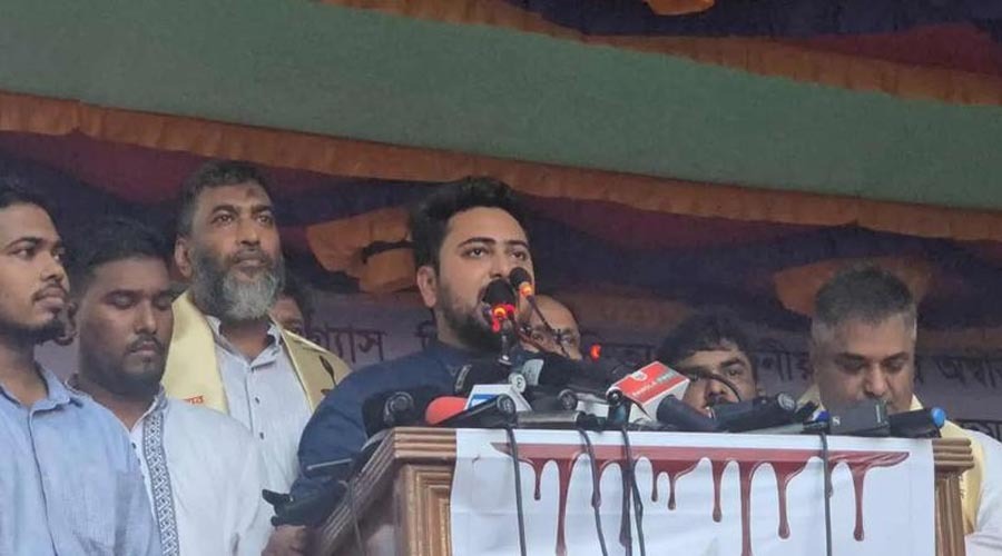 নিত্যপণ্যের দাম না কমালে সরকারকে ক্ষমতায় থাকতে দেব না: নাহিদ ইসলাম