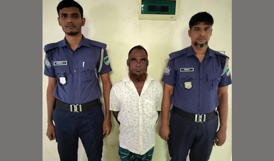 দেবহাটায় পুলিশের অভিযানে ওয়ারেন্টভুক্ত ১ আসামী আটক