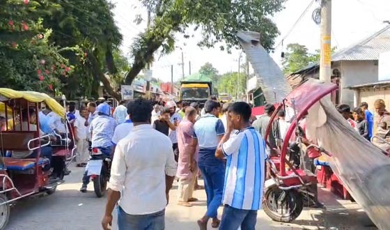 লালমনিরহাটে ট্রাকচাপায় অটোরিকশার দুই যাত্রী নিহত, আহত ৩