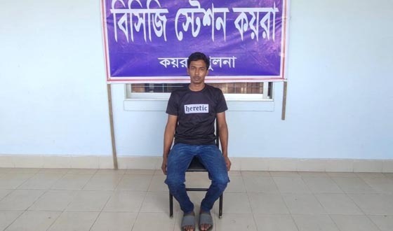 সুন্দরবনের নদীতে পড়ে যাওয়া জাহাজের ক্রুকে জীবিত উদ্ধার