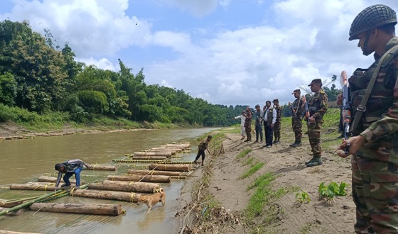 লক্ষ্মীছড়ি জোনের সেনাবাহিনীর অভিযানে ১৬লাখ টাকা মূল্যের গোল কাঠ ও বাঁশ জব্দ