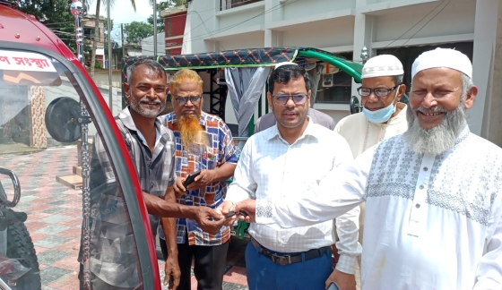 মুক্তিযোদ্ধা সন্তানদের ইজিবাইক উপহার দিল বাগমারা স্বনির্ভর মুক্তিযোদ্ধা কল্যাণ সংস্থা