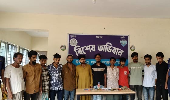 ঈদগাঁওতে অভিযানে ১২ মাদকসেবী আটক