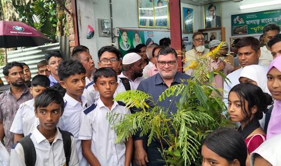 নালিতাবাড়ীতে গাছের চারা ও নগদ অর্থ বিতরণ