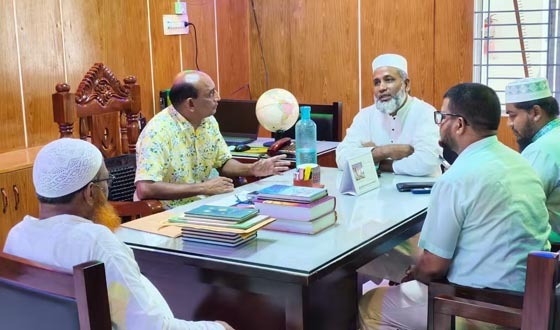 গোমস্তাপুর বিভিন্ন শিক্ষা প্রতিষ্ঠান পরিদর্শন করলেন এমপি মিজানুর রহমান