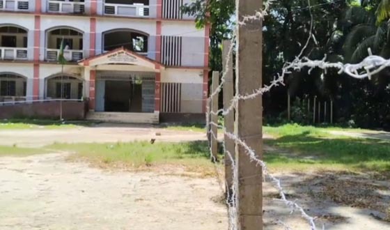 জমি বিরোধে স্কুল মাঠে তারকাঁটার বেড়া, খেলাধুলা ব্যাহত