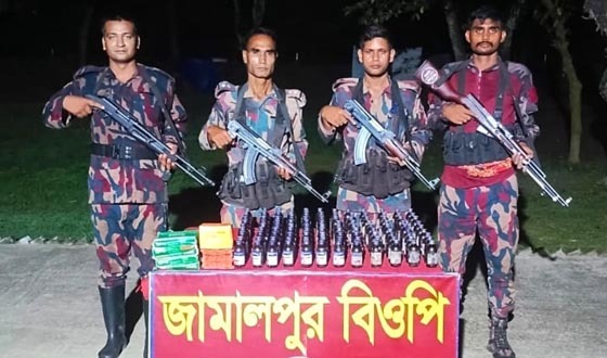 দৌলতপুর সীমান্তে বিজিবির অভিযানে ভারতীয় মাদকদ্রব্য উদ্ধার