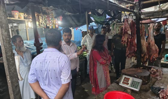 লৌহজংয়ে অস্বাস্থ্যকর পরিবেশে গরু জবাইয়ের প্রস্তুতি,  জরিমানা