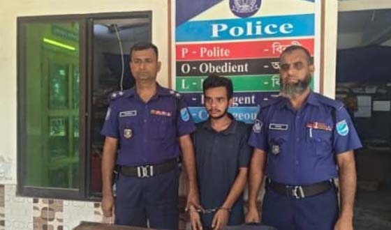 কুলিয়ারচরে দোকান থেকে মোবাইল ও টাকা চুরি অভিযোগে আটক ১